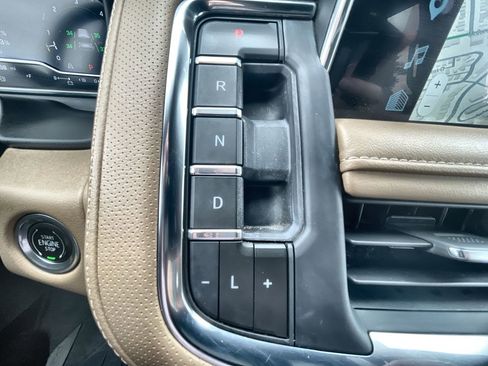 Used 2023 Chevrolet Suburban Premier RWD image 16