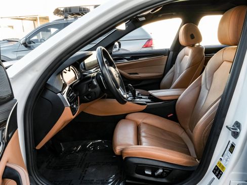 Used 2018 BMW 540i xDrive image 3