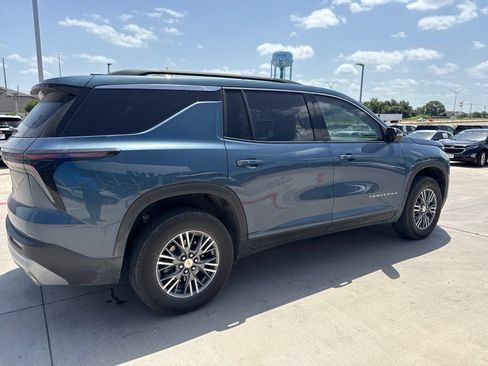 Used 2025 Chevrolet Traverse LT w/ Driver Confidence Package FWD image 4