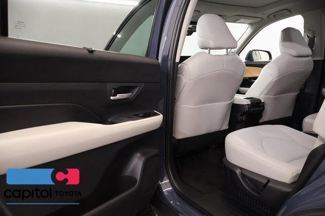 Used 2025 Toyota Grand Highlander AWD Hybrid image 30