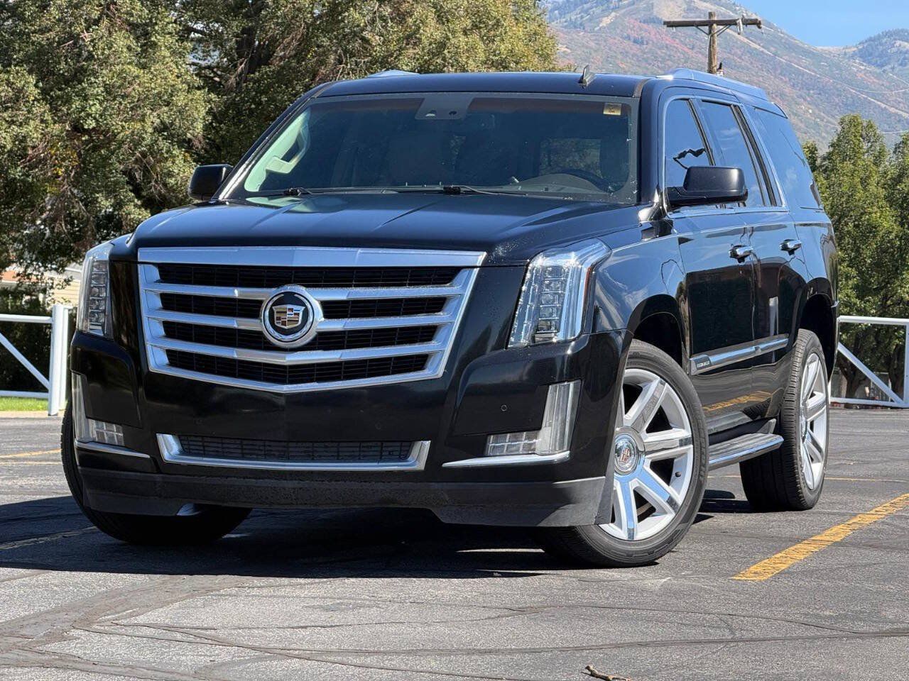 Used 2015 Cadillac Escalade Luxury AWD/4WD image 1