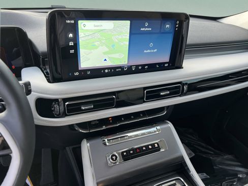 New 2026 Lincoln Aviator 2WD image 13