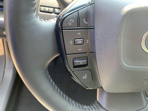 Used 2024 Toyota Prius Limited FWD image 19