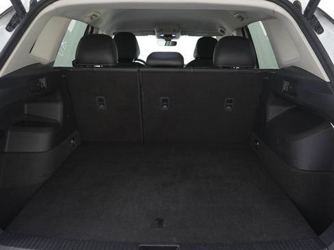 Used 2026 Volkswagen Tiguan SE AWD/4WD image 9
