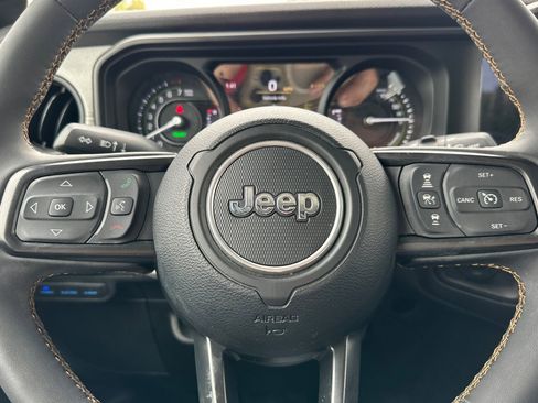 Used 2024 Jeep Wrangler Unlimited w/ Convenience Group AWD/4WD image 22