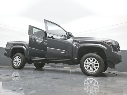 Used 2025 Toyota Tacoma SR5 AWD/4WD image 49