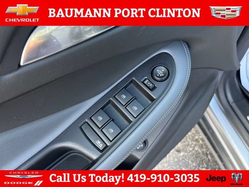 Used 2019 Buick Envision Essence FWD image 11