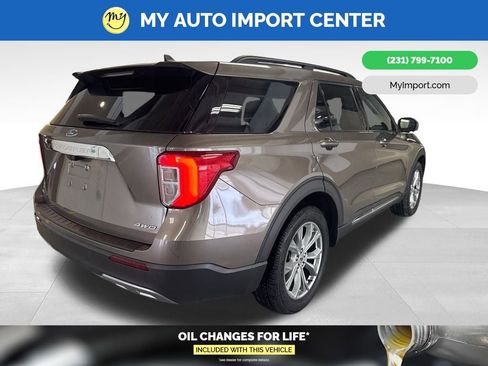 Used 2021 Ford Explorer XLT w/ Equipment Group 202A image 7