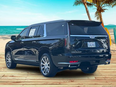 Used 2024 Cadillac Escalade ESV Premium Luxury Platinum AWD/4WD image 4