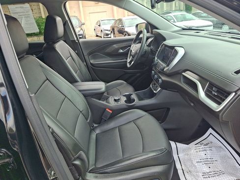 Used 2024 GMC Terrain SLT FWD image 11