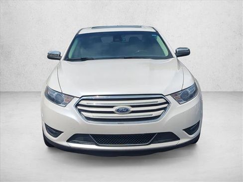Used 2017 Ford Taurus Limited w/ Driver Assist Package FWD image 2