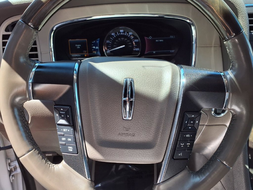 Used 2015 Lincoln Navigator 2WD image 12