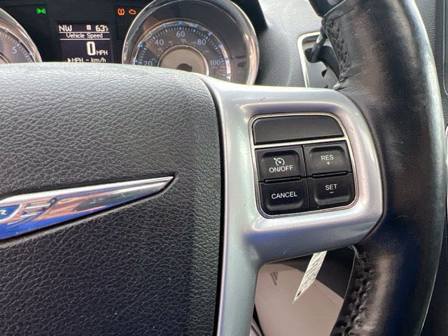 Used 2013 Chrysler Town & Country Limited w/ Luxury Group FWD image 22