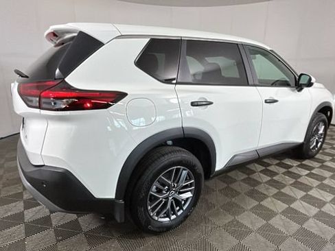 Used 2023 Nissan Rogue S AWD/4WD image 2
