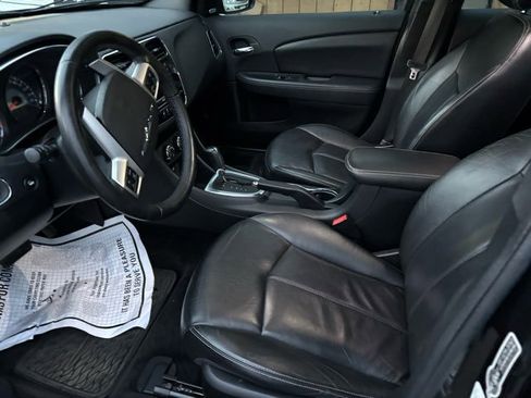 Used 2011 Chrysler 200 Limited FWD image 6