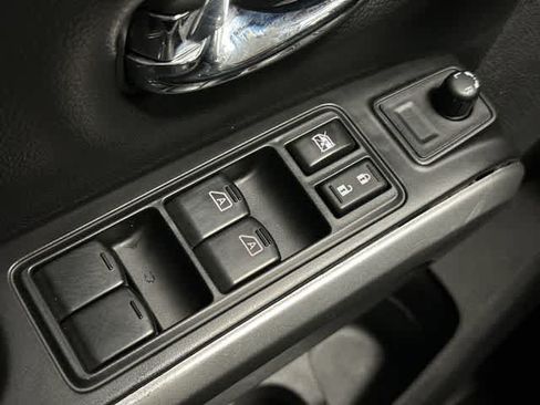 Used 2016 Nissan Titan SL AWD/4WD image 20