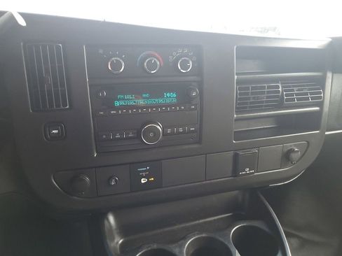 Used 2017 GMC Savana 3500 image 22