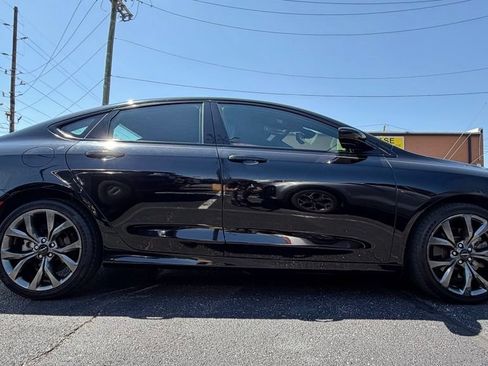 Used 2016 Chrysler 200 S w/ Comfort Group FWD image 9