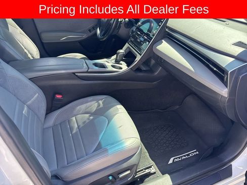 Used 2019 Toyota Avalon XSE w/ All Weather Liner Package FWD image 11