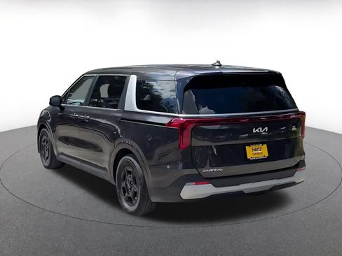 Used 2026 Kia Carnival FWD image 10