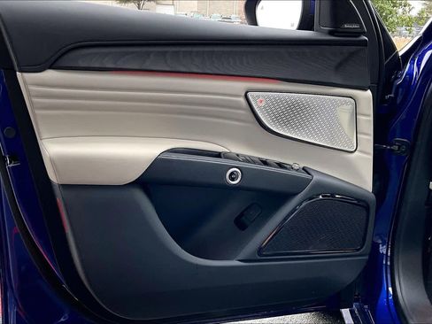 Used 2024 Maserati Grecale Modena image 24