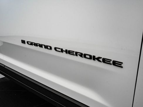 Used 2024 Jeep Grand Cherokee Altitude image 15