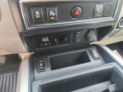 Used 2016 Nissan Titan SL RWD image 30