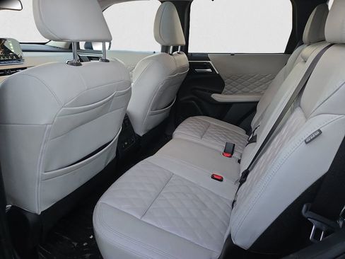 Used 2024 Mitsubishi Outlander SEL image 16