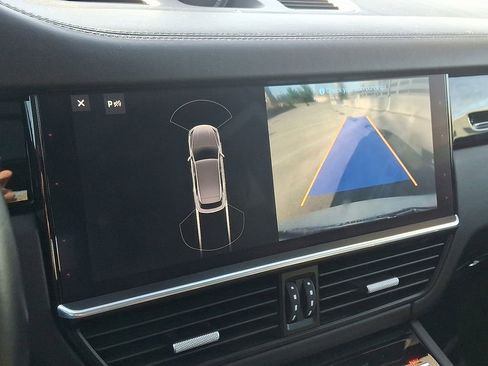 Used 2021 Porsche Cayenne S image 19