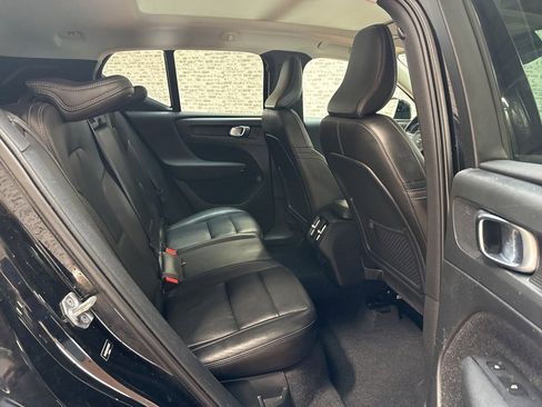 Used 2021 Volvo XC40 T5 Momentum w/ Protection Package Premier image 12