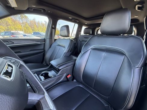 Used 2024 Jeep Grand Cherokee Limited w/ Black Appearance Package image 22