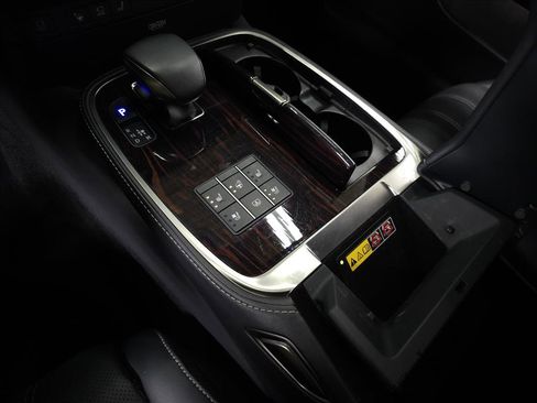 Used 2024 Lexus LS 500 AWD w/ Luxury Package image 33