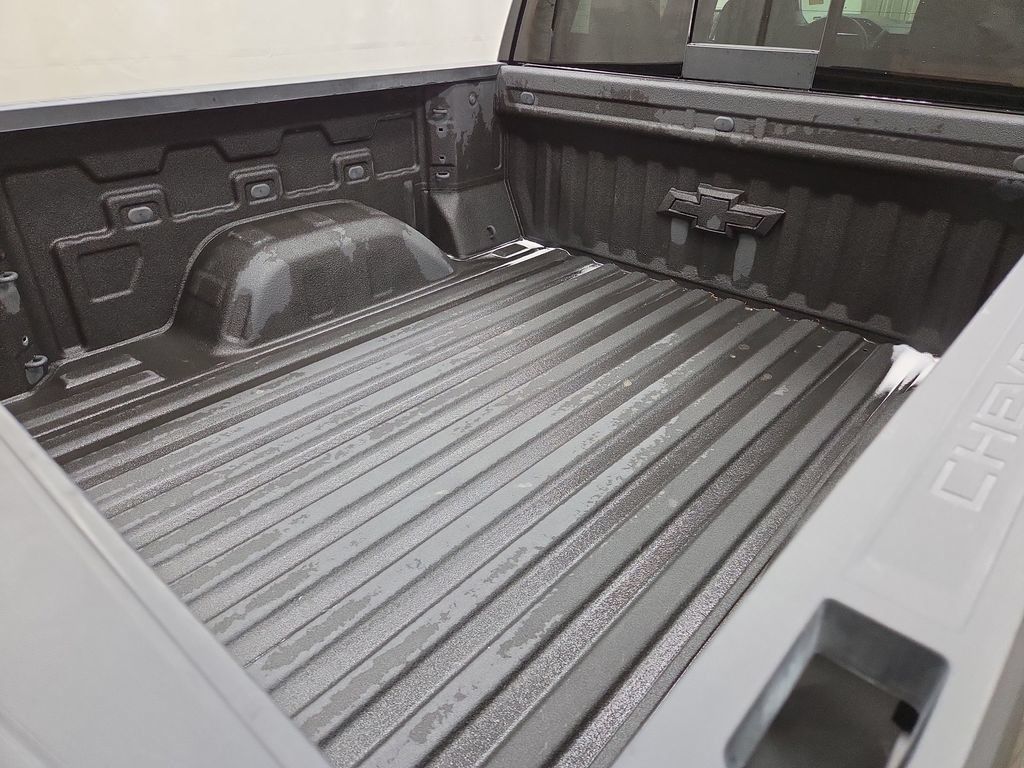 Used 2024 Chevrolet Silverado 1500 LT AWD/4WD image 5