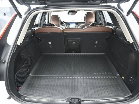 Used 2019 Volvo XC60 T8 Inscription w/ Advanced Package image 29