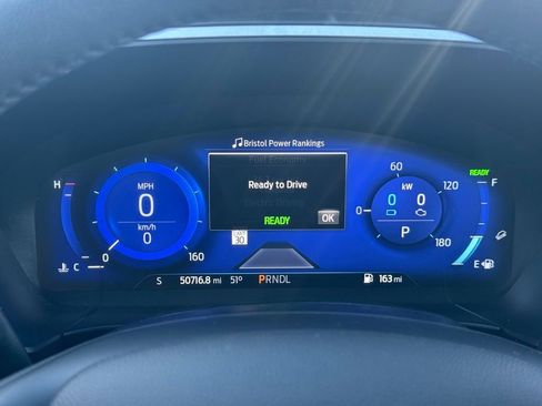 Certified 2020 Ford Escape Titanium AWD/4WD image 29