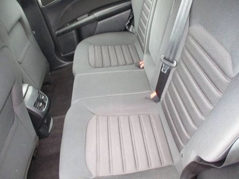 Used 2019 Ford Fusion SE FWD image 18
