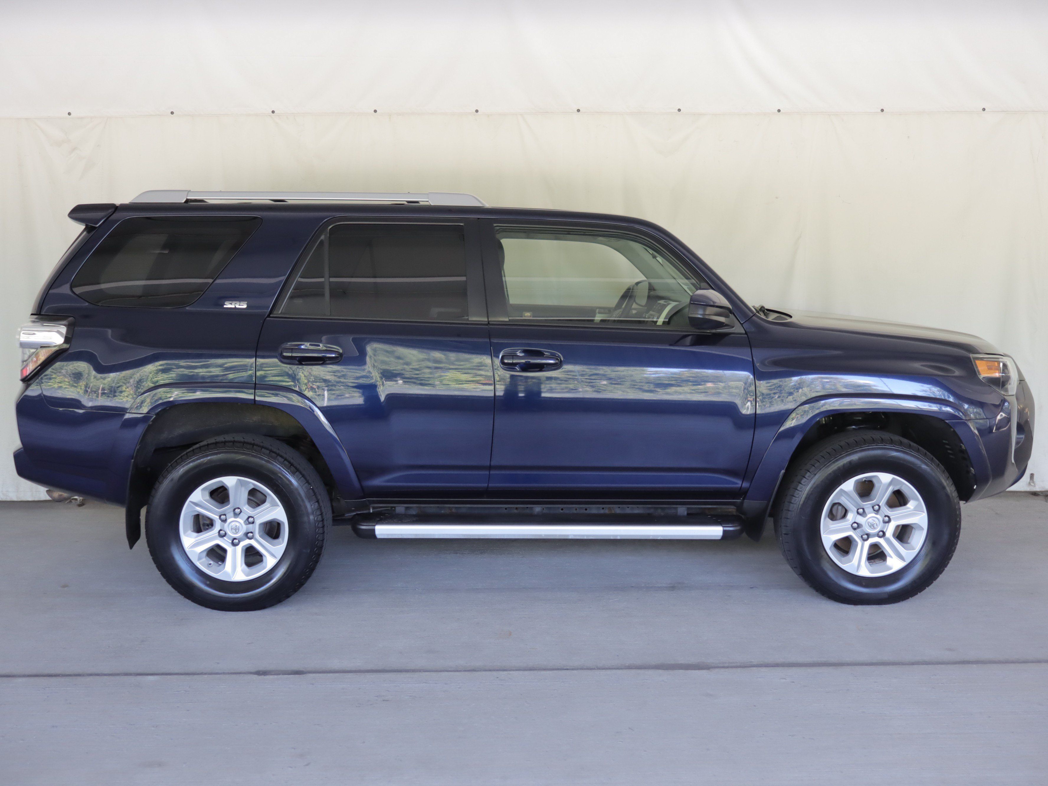 Used 2018 Toyota 4Runner SR5 AWD/4WD image 4