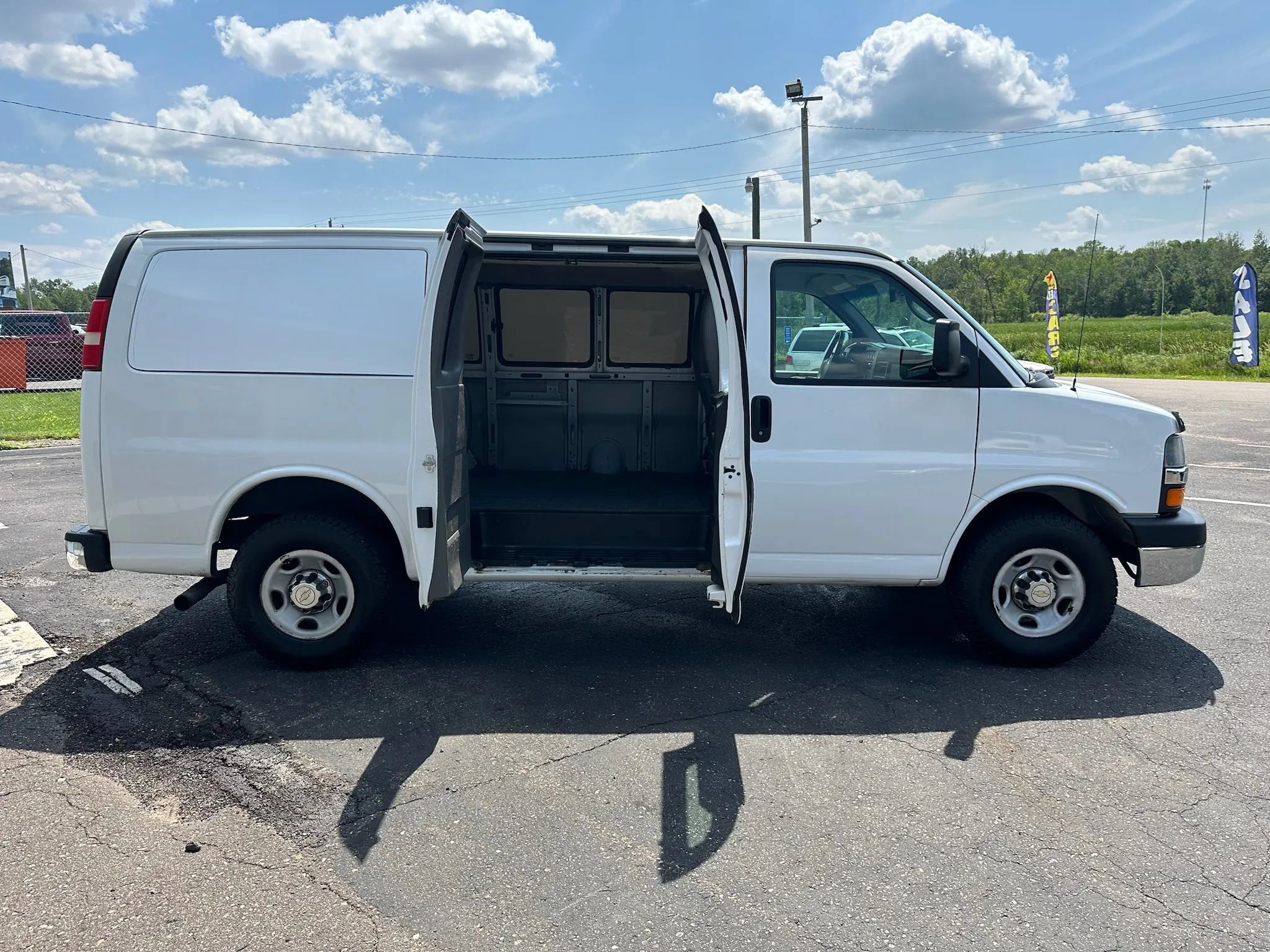 Used 2015 Chevrolet Express 2500 LT w/ LT Preferred Equipment Group RWD image 5
