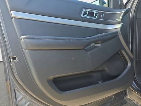Used 2017 Ford Explorer XLT AWD/4WD image 29