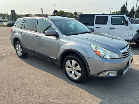 Used 2011 Subaru Outback 3.6R Limited AWD/4WD image 3