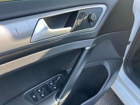 Used 2017 Volkswagen Golf Wolfsburg Edition FWD image 29