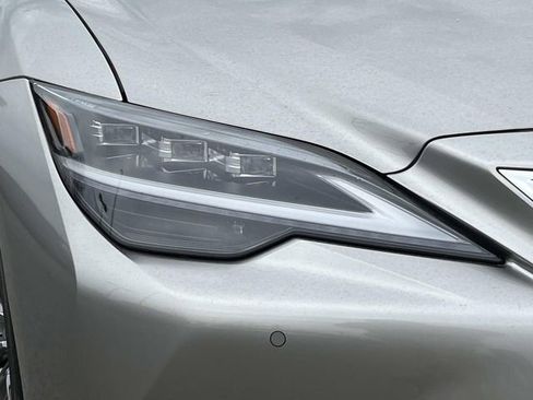 Certified 2023 Lexus LS 500 w/ Accessory Package (Z2) RWD image 9