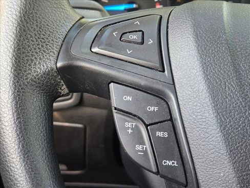 Used 2020 Ford Edge SE image 12