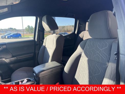 Used 2016 Toyota Tacoma TRD Sport image 2