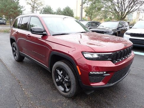 New 2025 Jeep Grand Cherokee Limited w/ Black Appearance Package image 8