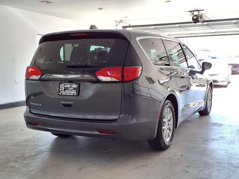 Used 2017 Chrysler Pacifica Touring FWD image 17