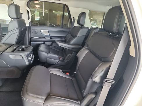 New 2025 Ford Expedition Platinum w/ Driver's Package image 33