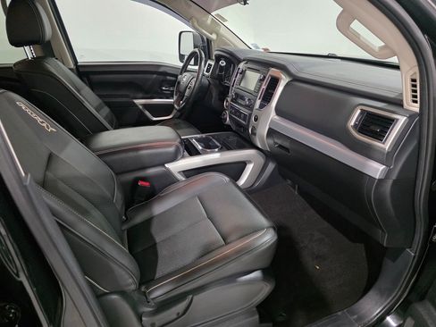 Used 2019 Nissan Titan S image 25