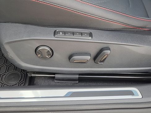 Used 2025 Volkswagen Jetta GLI Autobahn FWD image 9