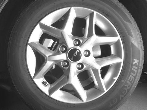 Used 2025 Kia Soul LX w/ LX Technology Package FWD image 12